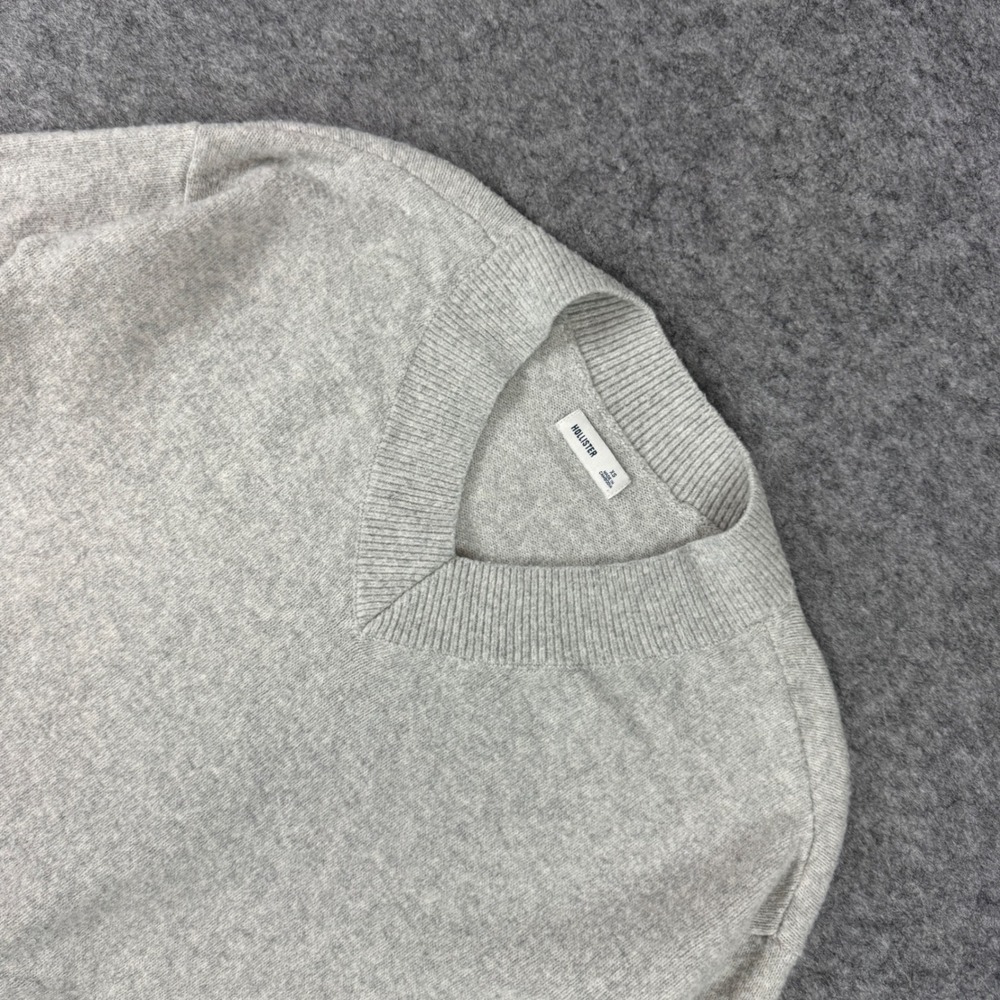 Hollister Women XS Light Gray V-Neck Pullover Sweater Long Sleeve Soft Knit